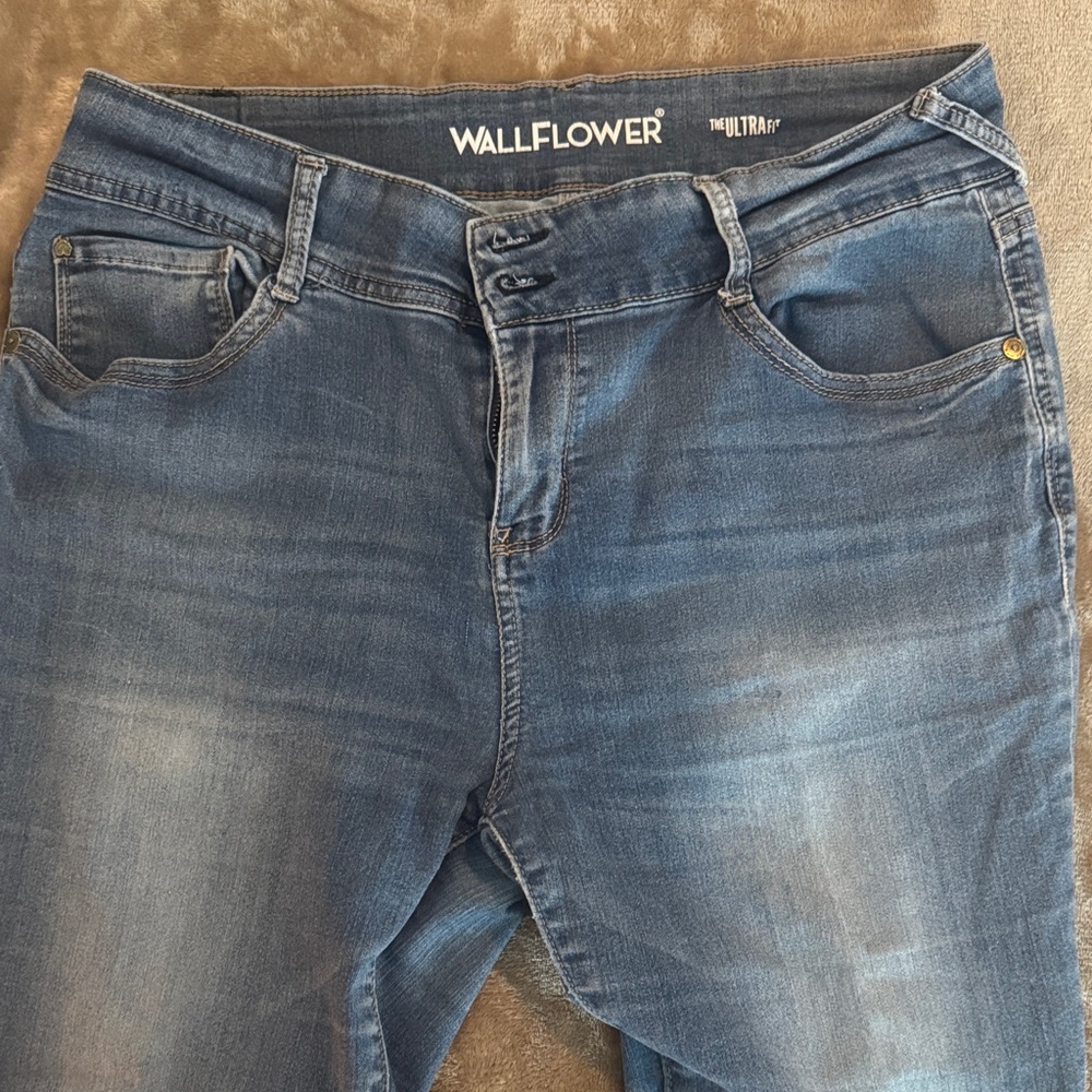 Wallflower High Rise Stretch Jeans in Washed Blue